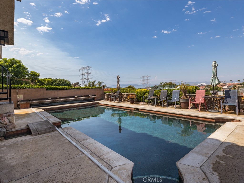 727 W Mariposa Avenue