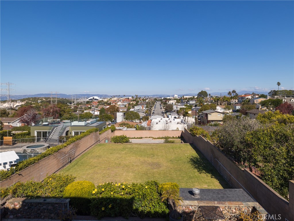 727 W Mariposa Avenue