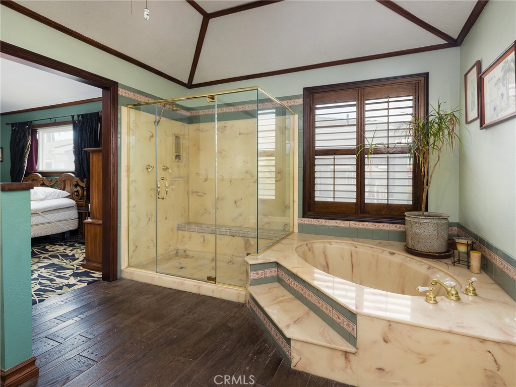 727 W Mariposa Avenue