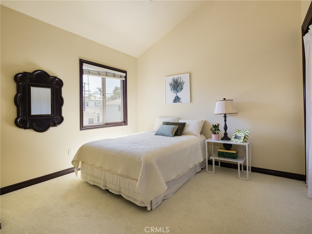 509 W Grand Avenue