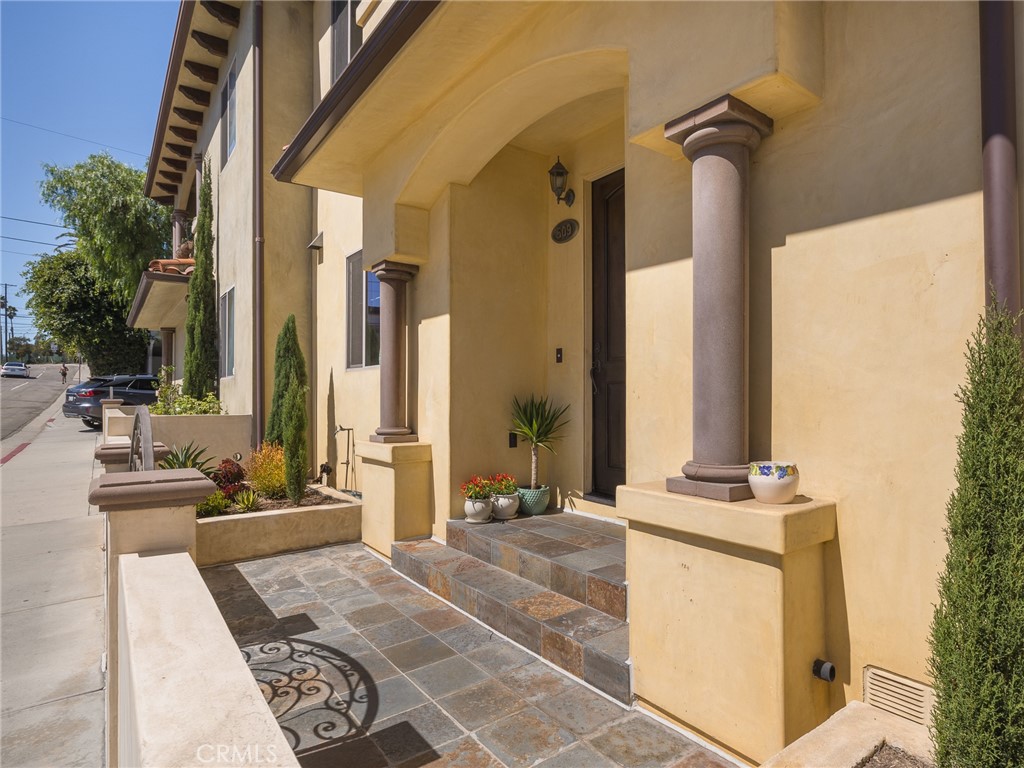 509 W Grand Avenue