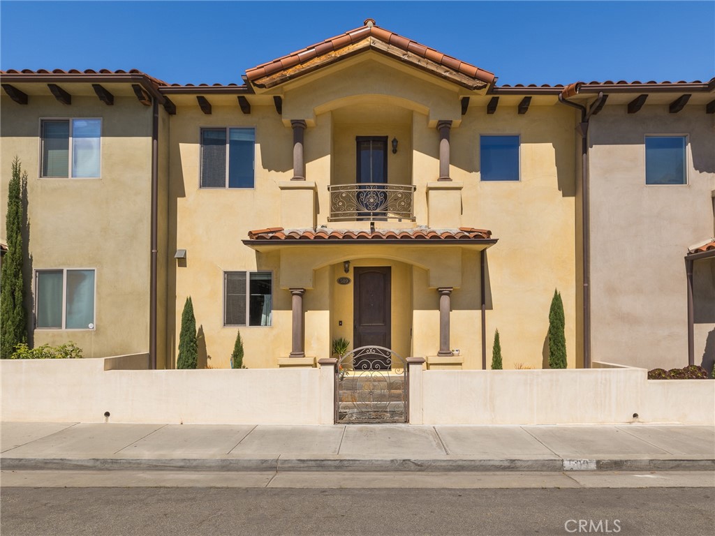 509 W Grand Avenue
