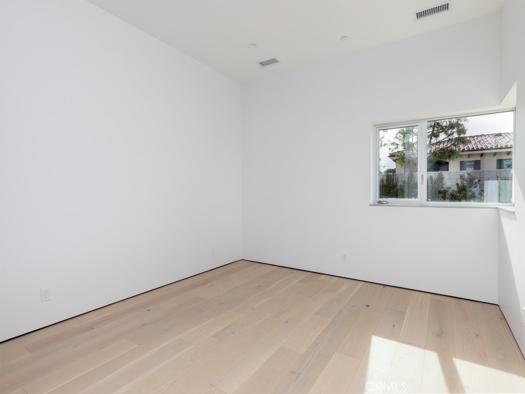 650 W Maple Avenue