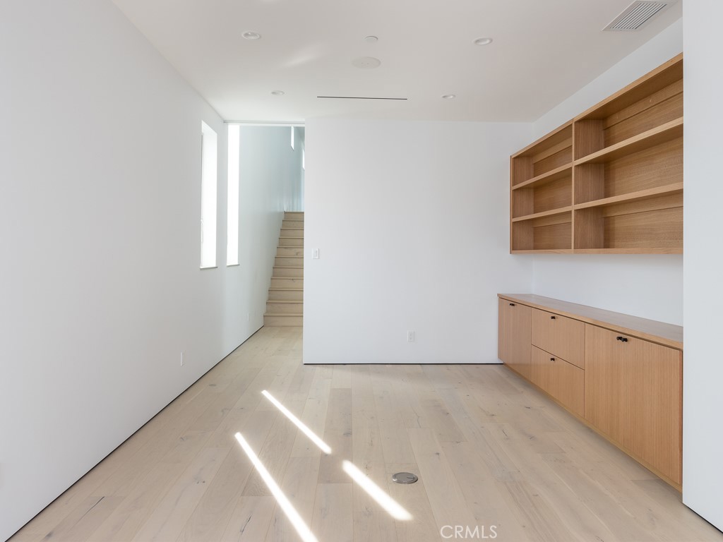 650 W Maple Avenue