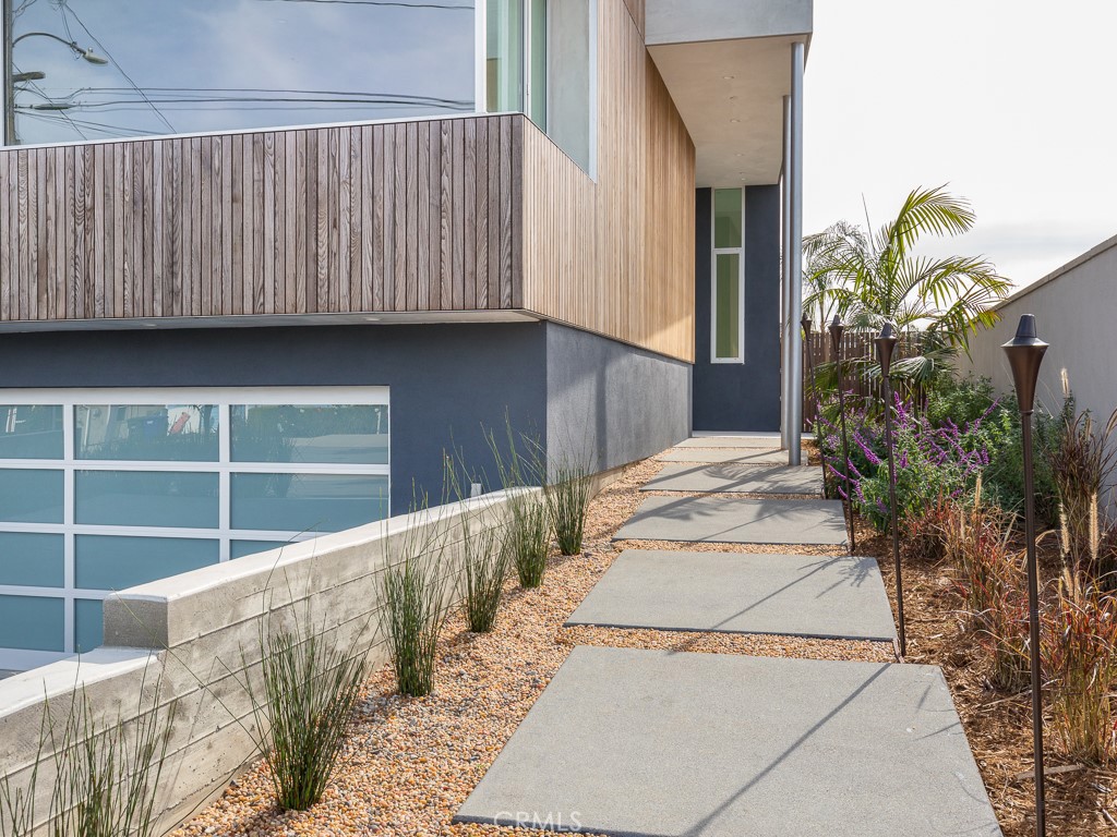 650 W Maple Avenue