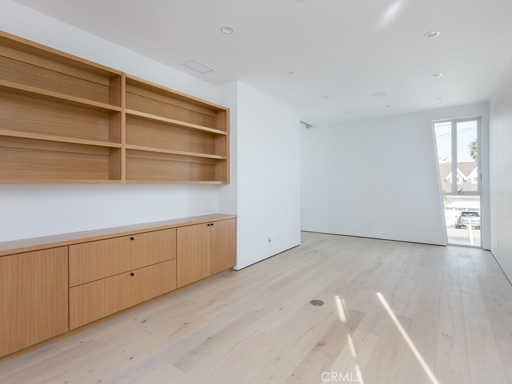 650 W Maple Avenue