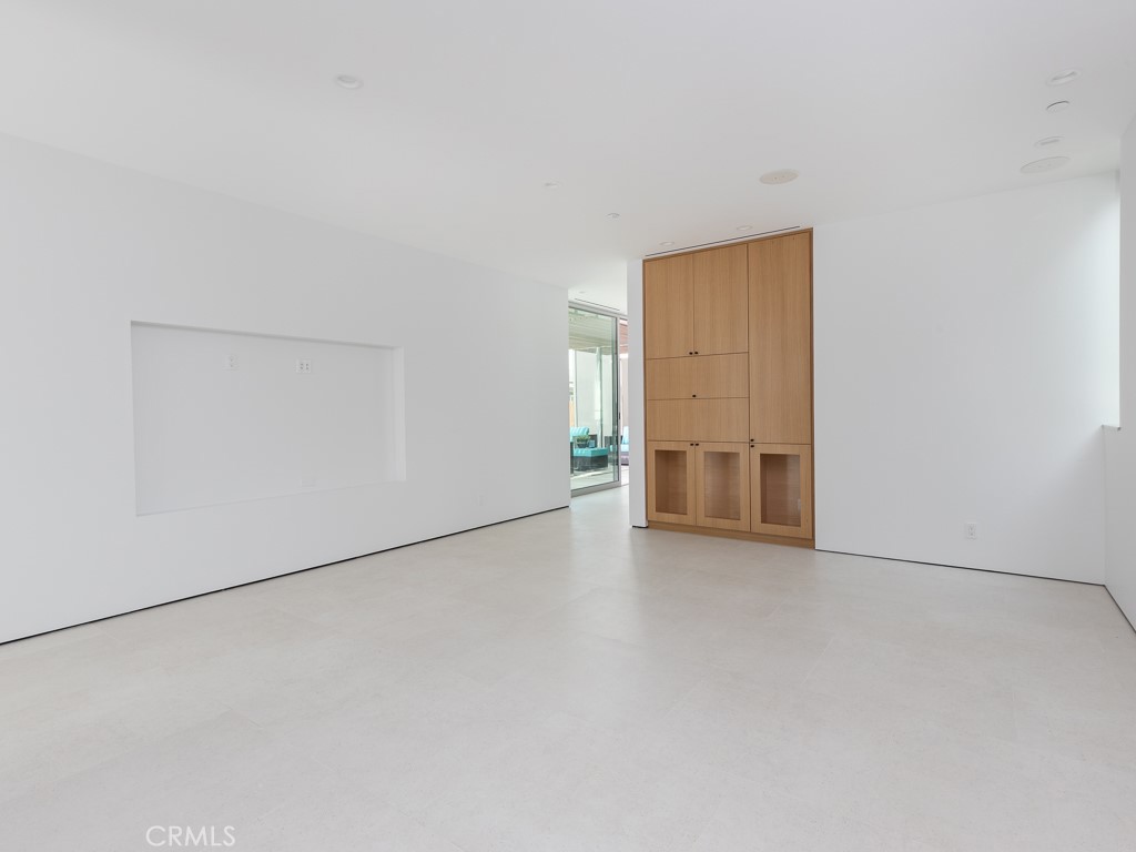 650 W Maple Avenue