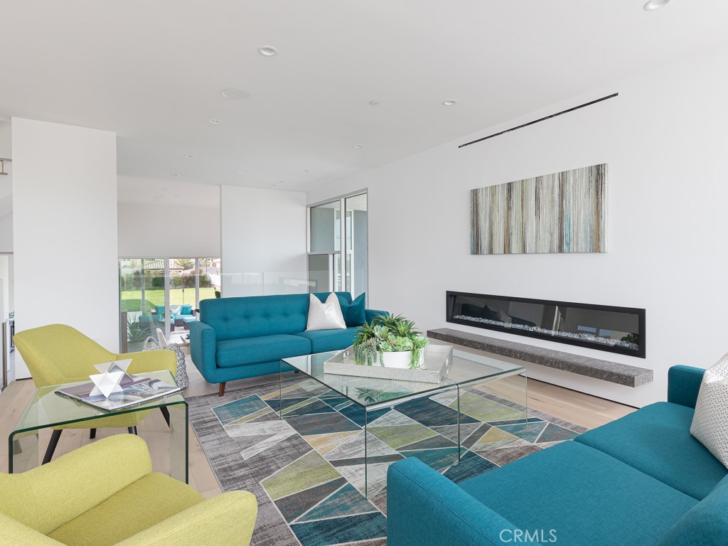650 W Maple Avenue