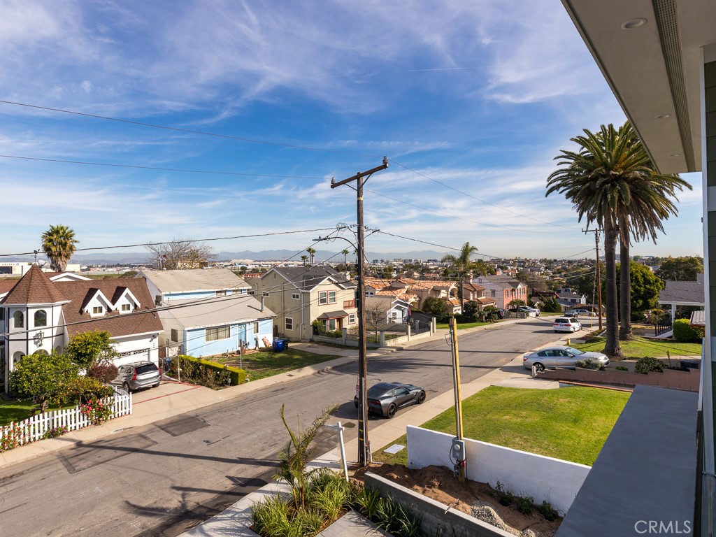 650 W Maple Avenue