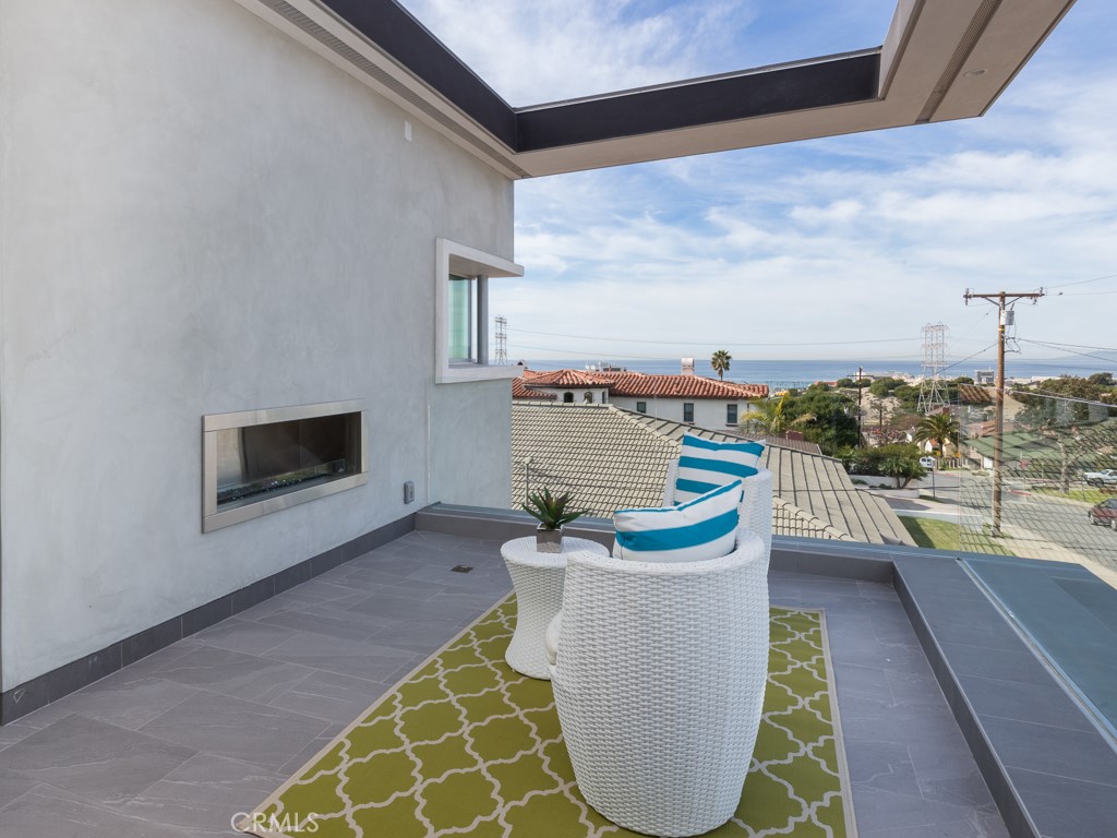 650 W Maple Avenue