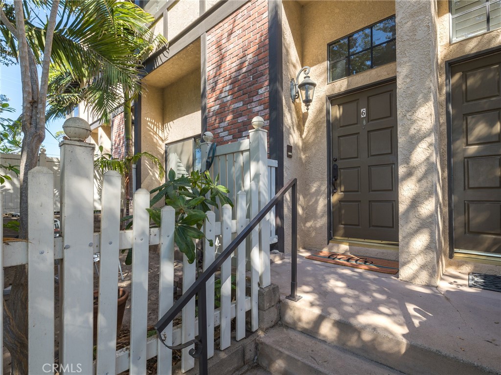 1711 E Pine Avenue Unit: 6
