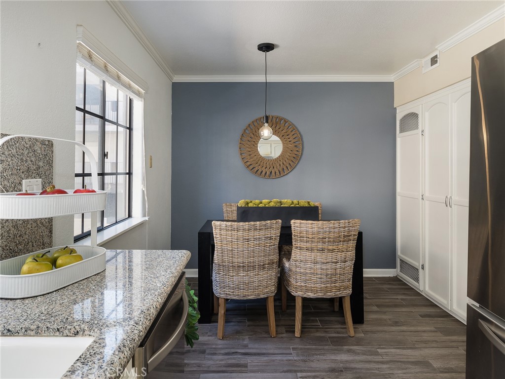 1711 E Pine Avenue Unit: 6