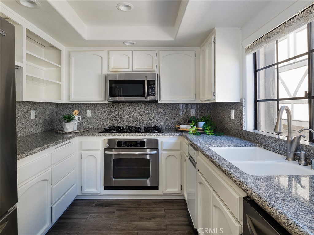 1711 E Pine Avenue Unit: 6