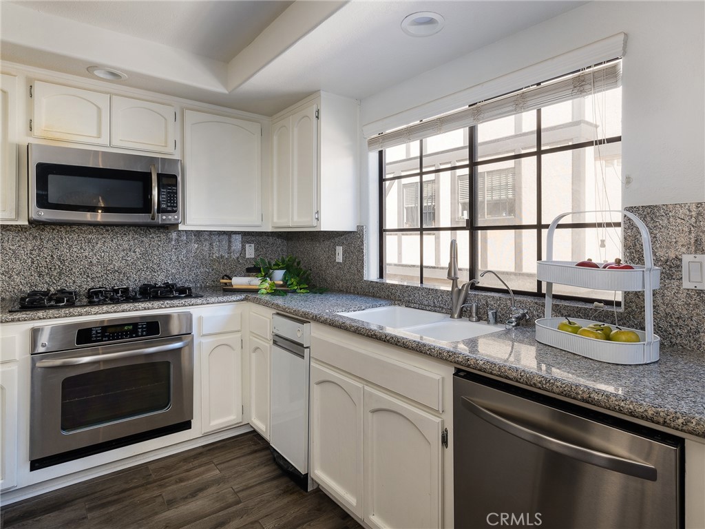 1711 E Pine Avenue Unit: 6