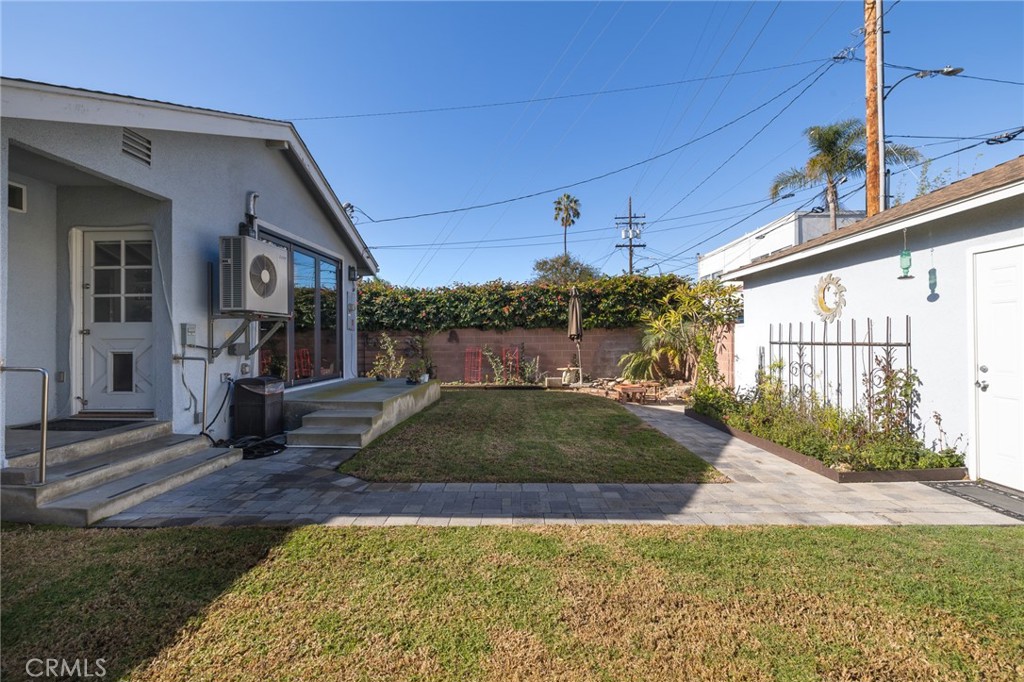 1201 E Acacia Avenue