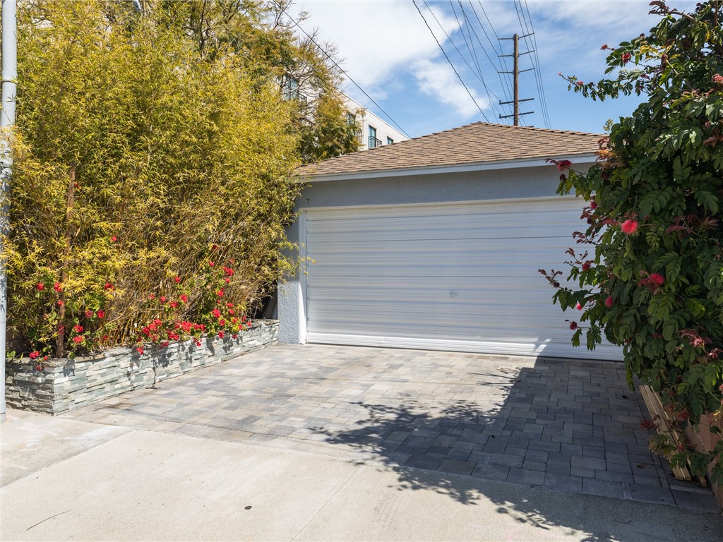 1201 E Acacia Avenue