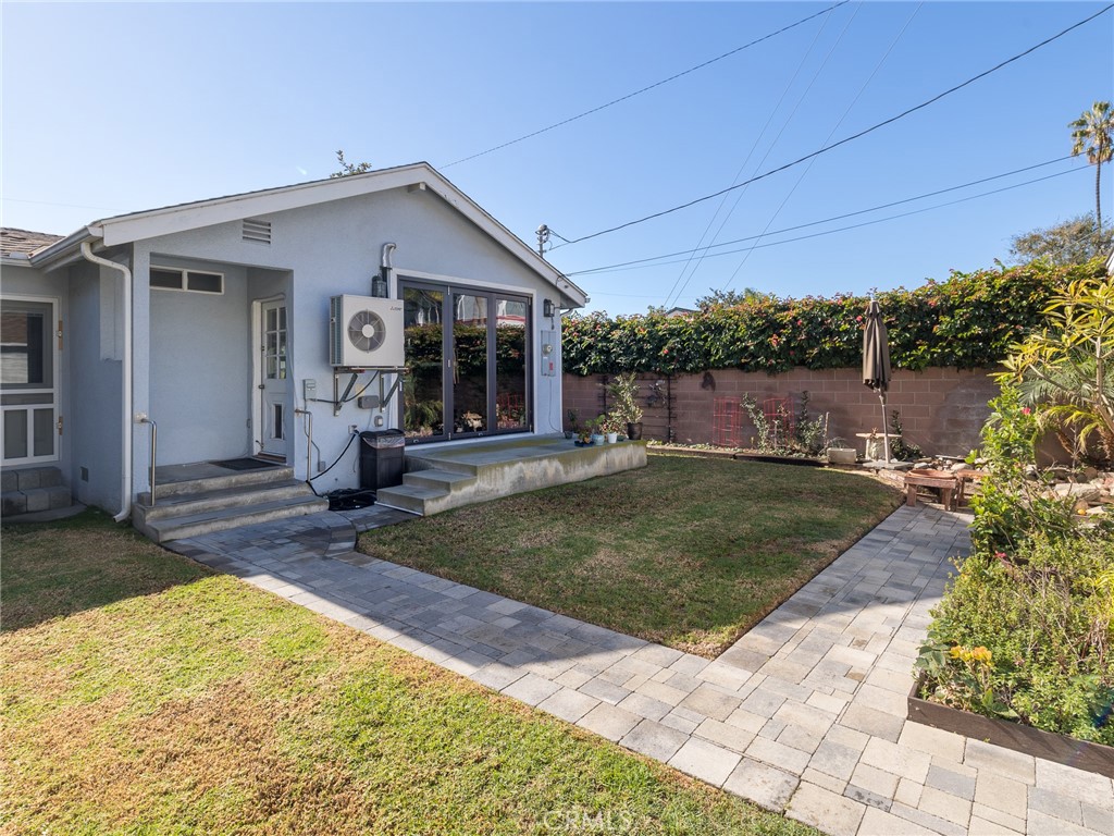 1201 E Acacia Avenue