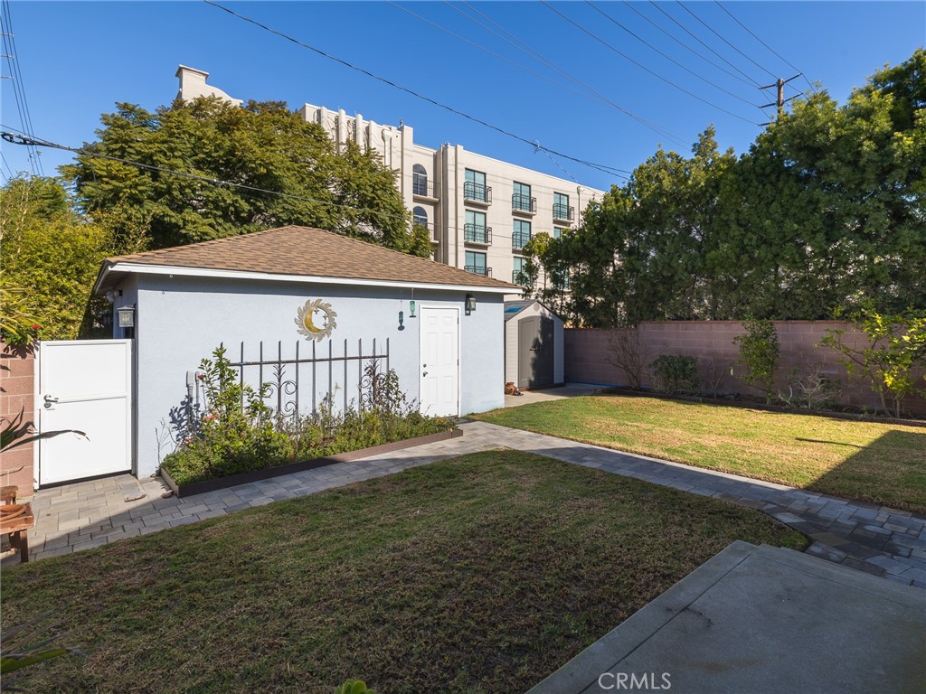1201 E Acacia Avenue