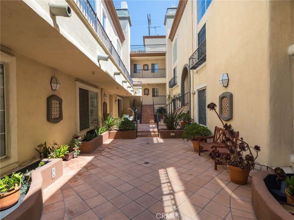 7120 La Tijera Boulevard Unit: A201