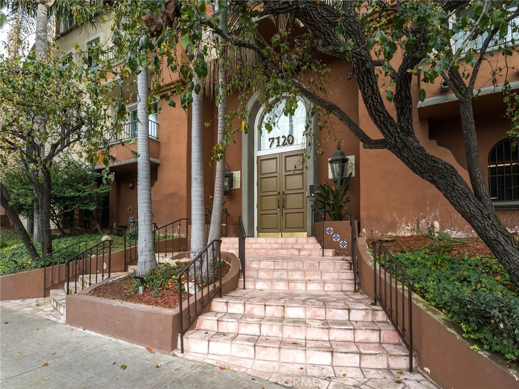 7120 La Tijera Boulevard Unit: A201