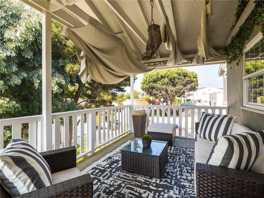 228 W Maple Avenue