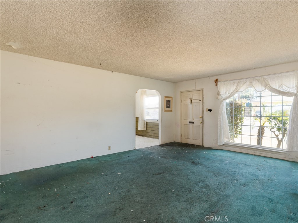 1520 W 121st Street