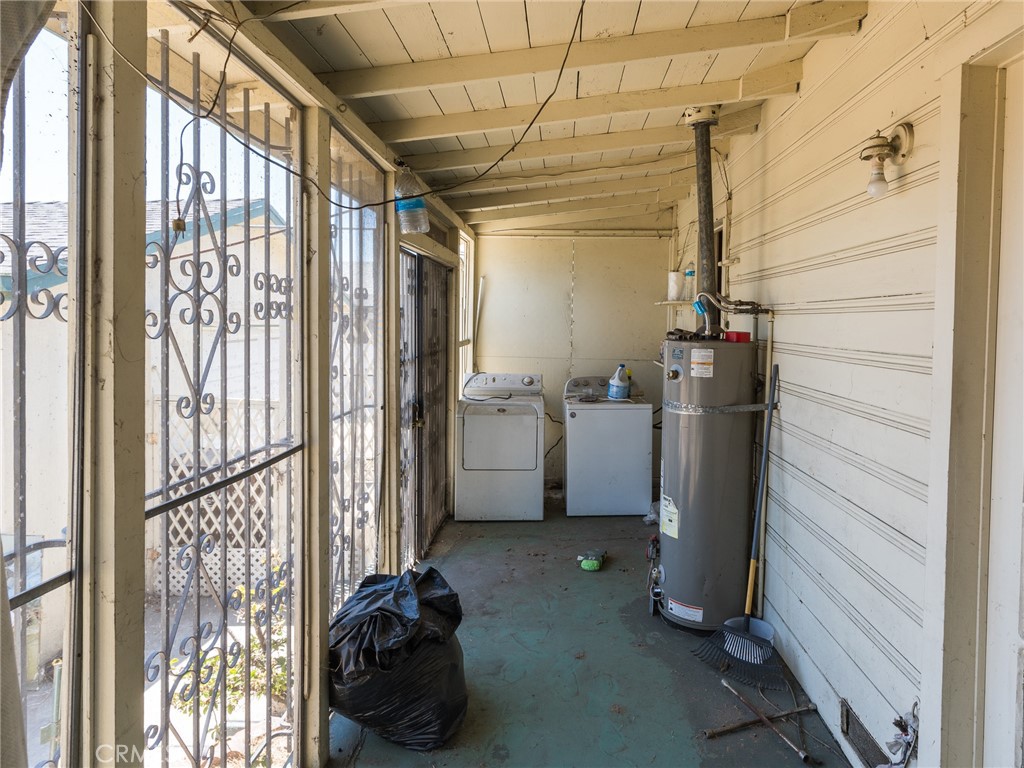 1520 W 121st Street