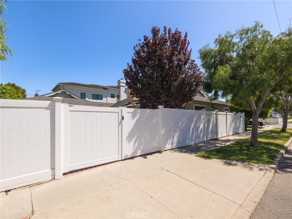 1201 E Sycamore Avenue