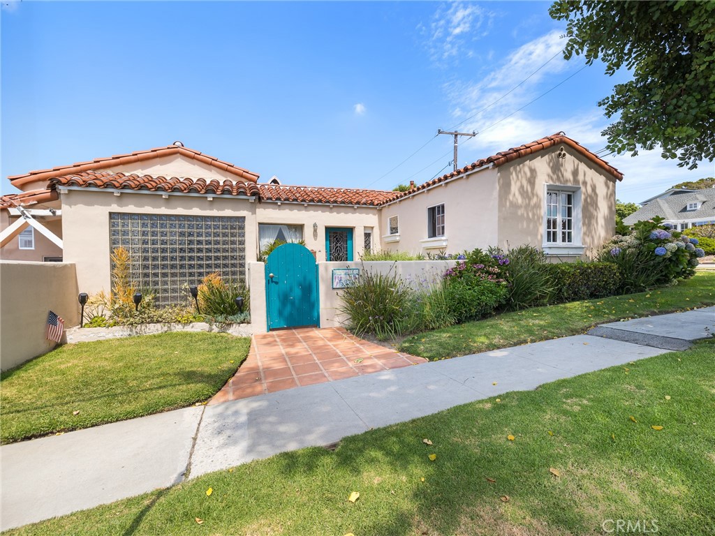 535 E Mariposa Avenue