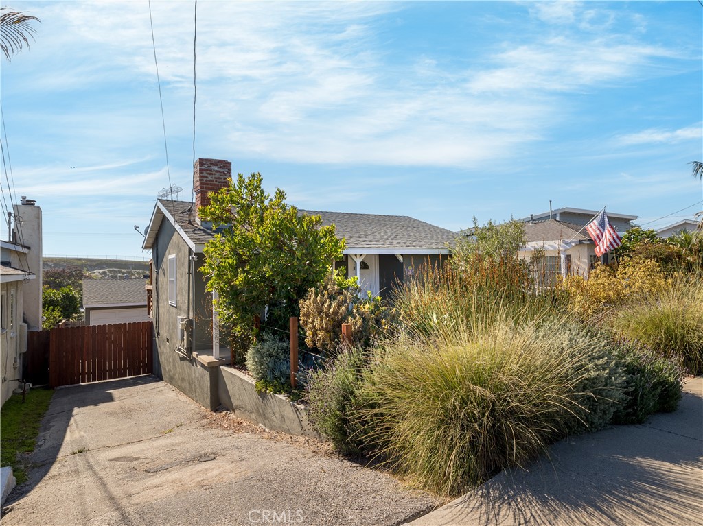 715 Hillcrest Street