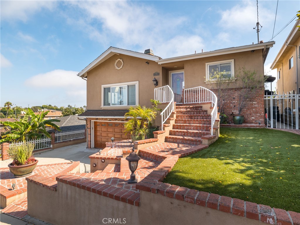 714 W Mariposa Avenue