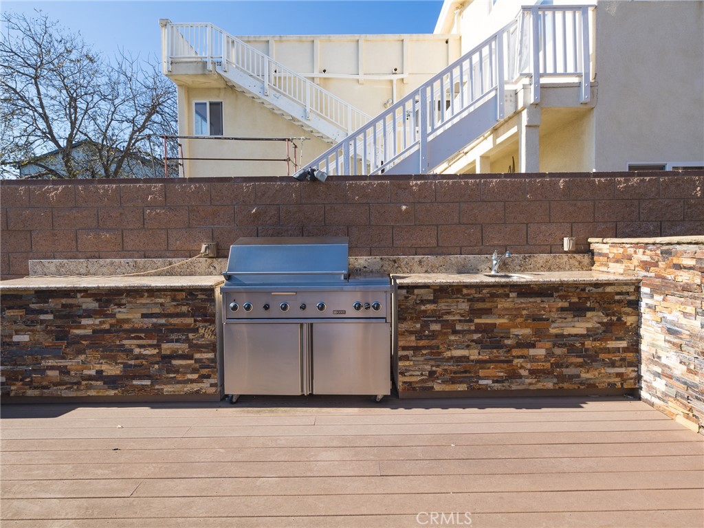 714 W Mariposa Avenue