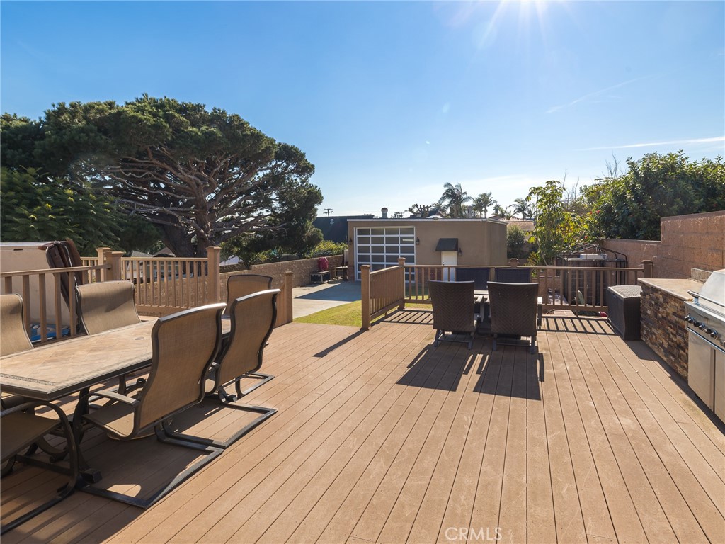 714 W Mariposa Avenue