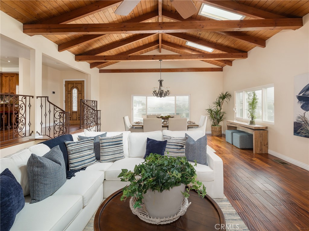 714 W Mariposa Avenue