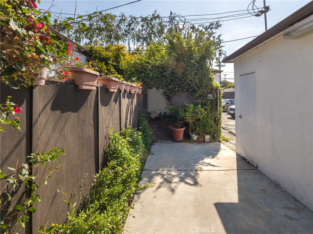 4385 Overland Avenue