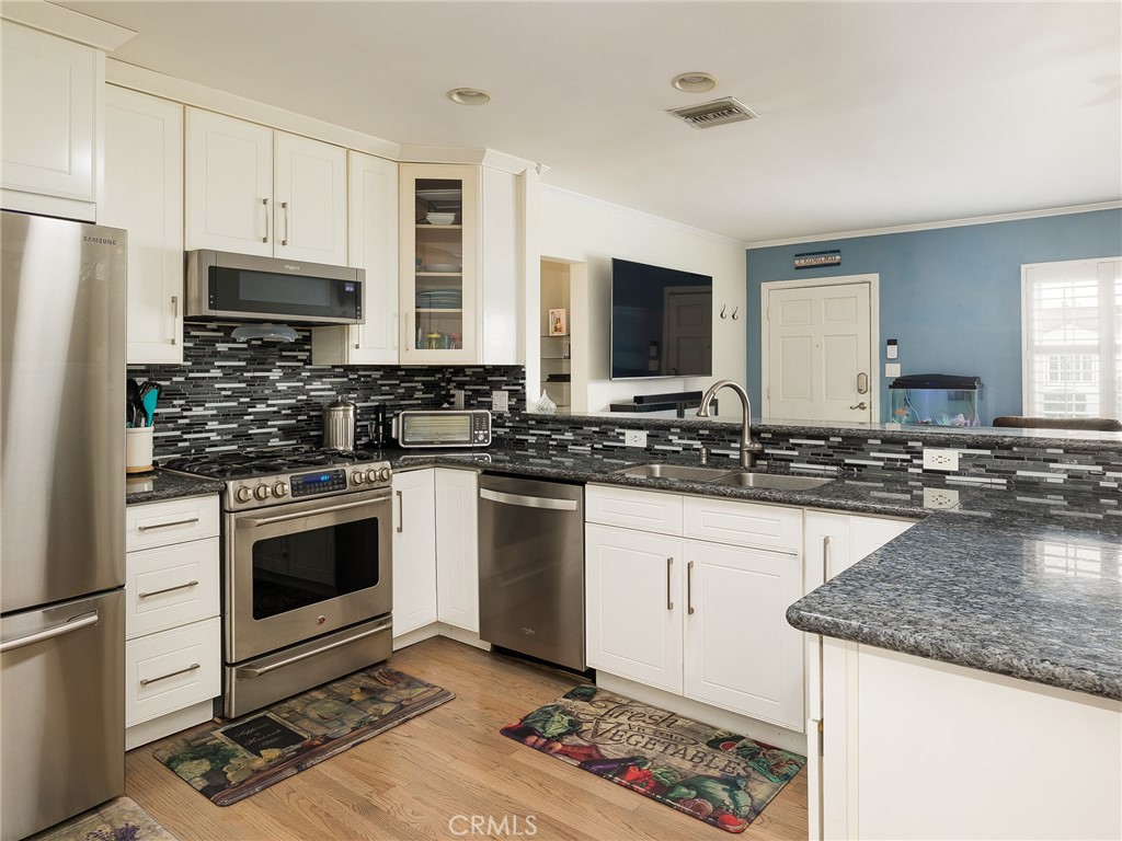 5451 W 76th Street