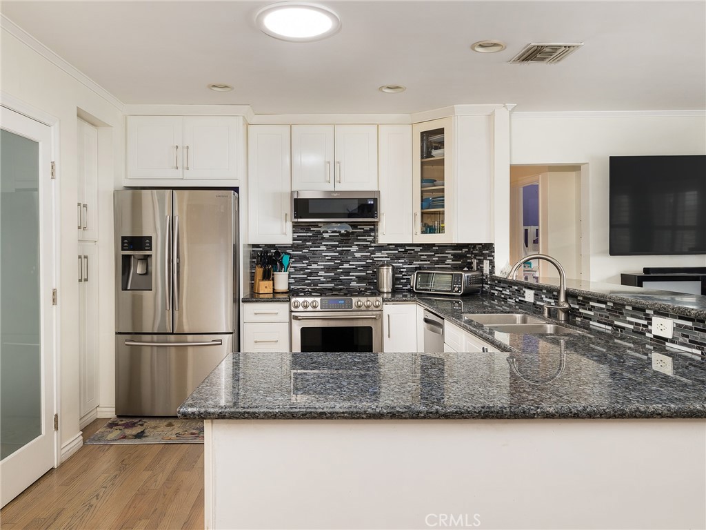 5451 W 76th Street