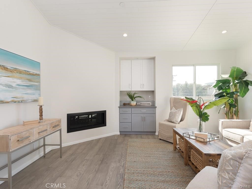 412 W Grand Avenue Unit: 3