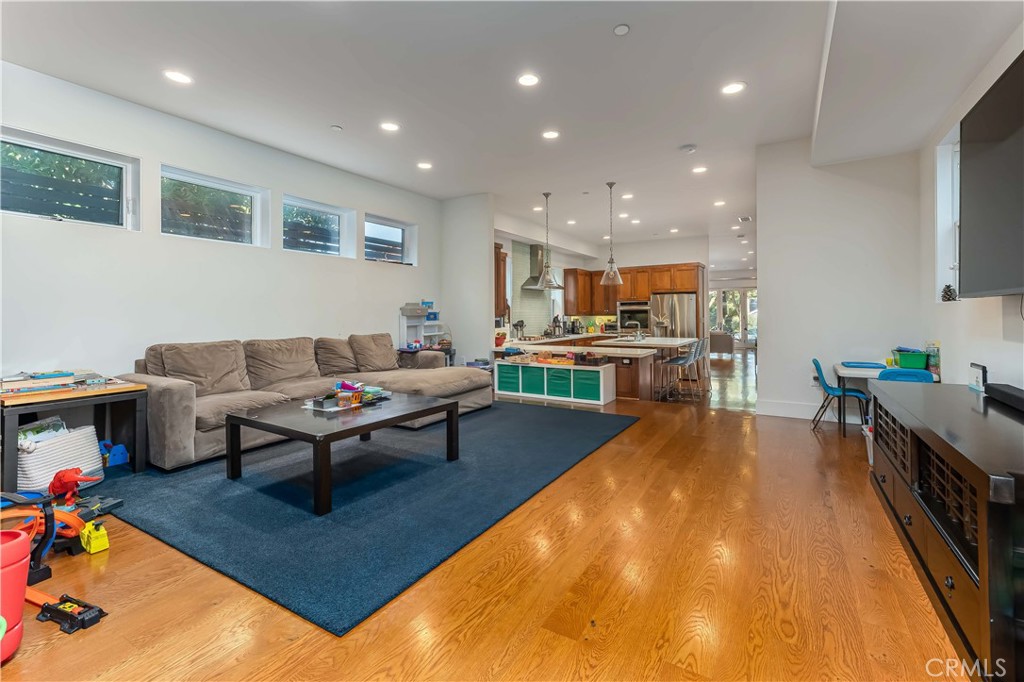 435 Standard Street