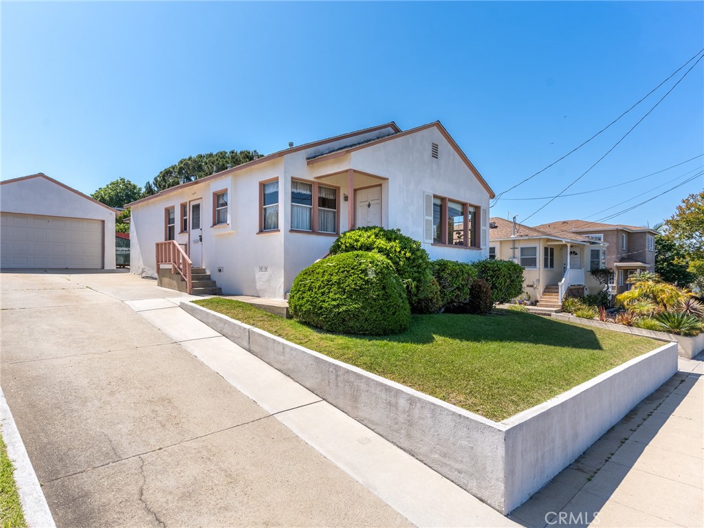 521 Hillcrest Street