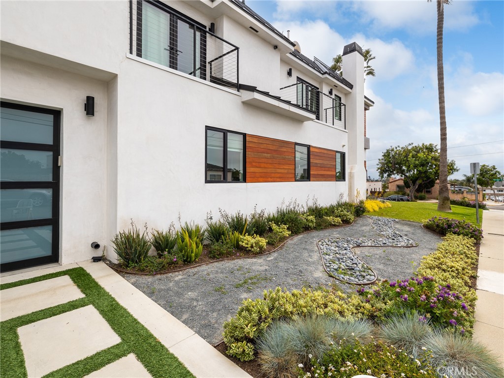 928 Eucalyptus Drive