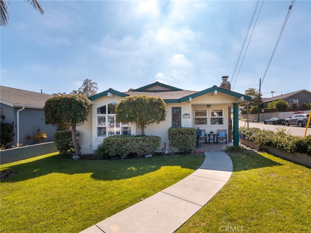 877 Center Street