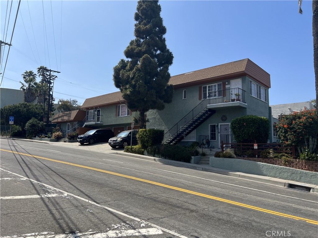 601 W Grand Avenue
