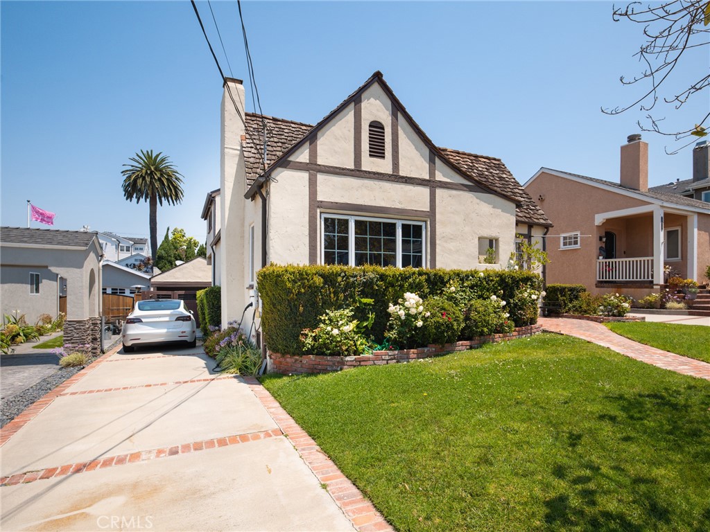 307 W Oak Avenue