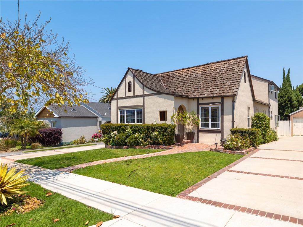 307 W Oak Avenue