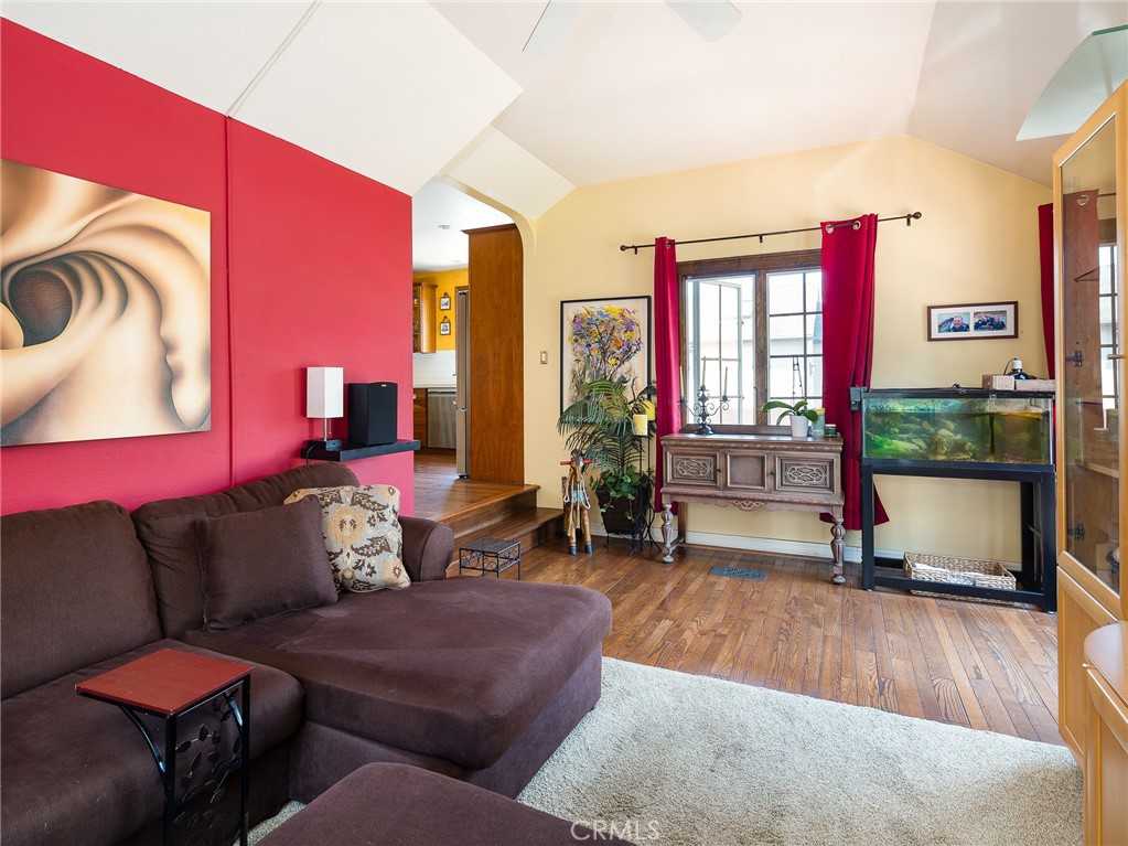 307 W Oak Avenue