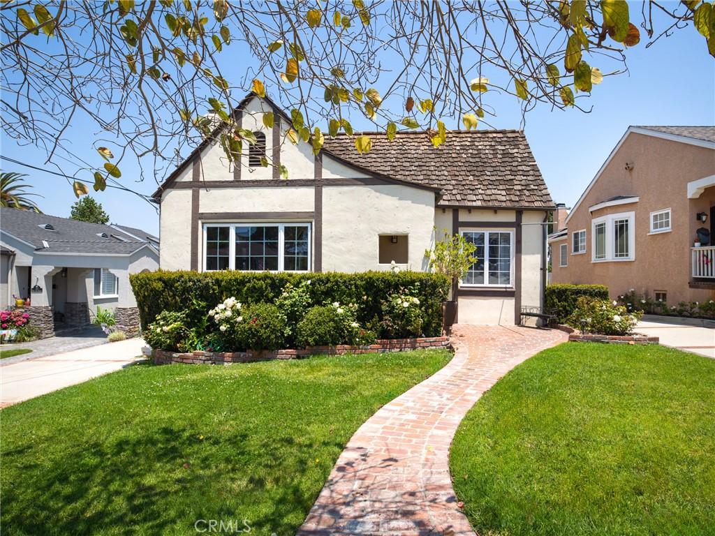307 W Oak Avenue