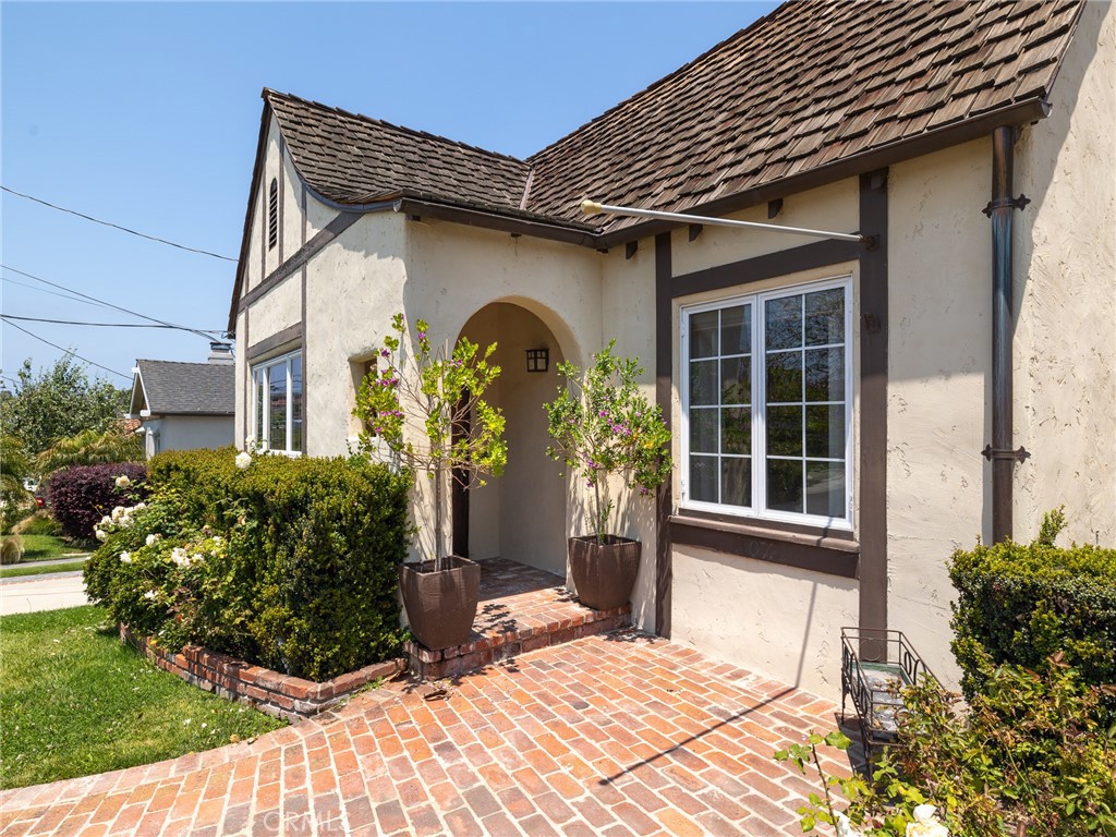 307 W Oak Avenue