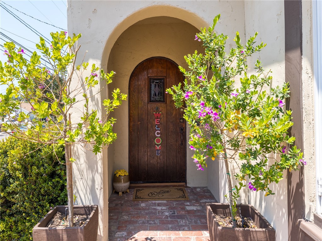 307 W Oak Avenue