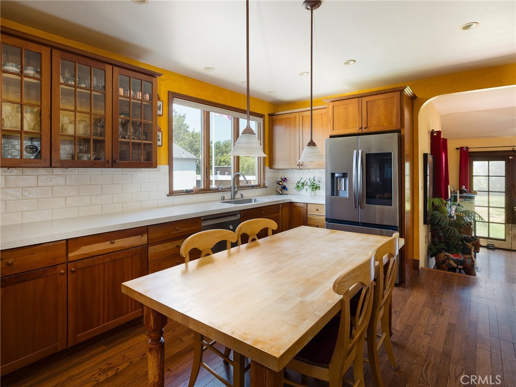 307 W Oak Avenue